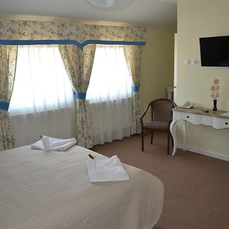 Vip Motel Restaurant Hátszeg Kültér fotó