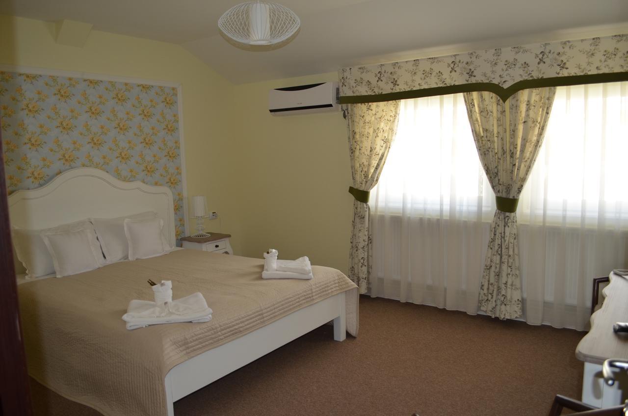 Vip Motel Restaurant Hátszeg Kültér fotó