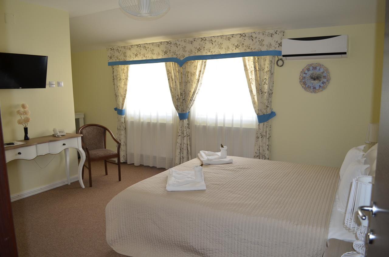 Vip Motel Restaurant Hátszeg Kültér fotó