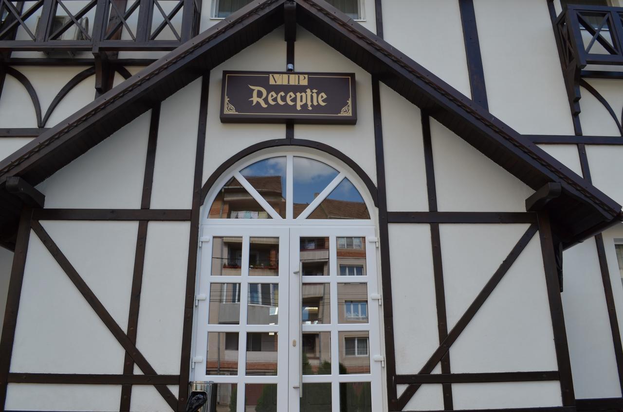 Vip Motel Restaurant Hátszeg Kültér fotó