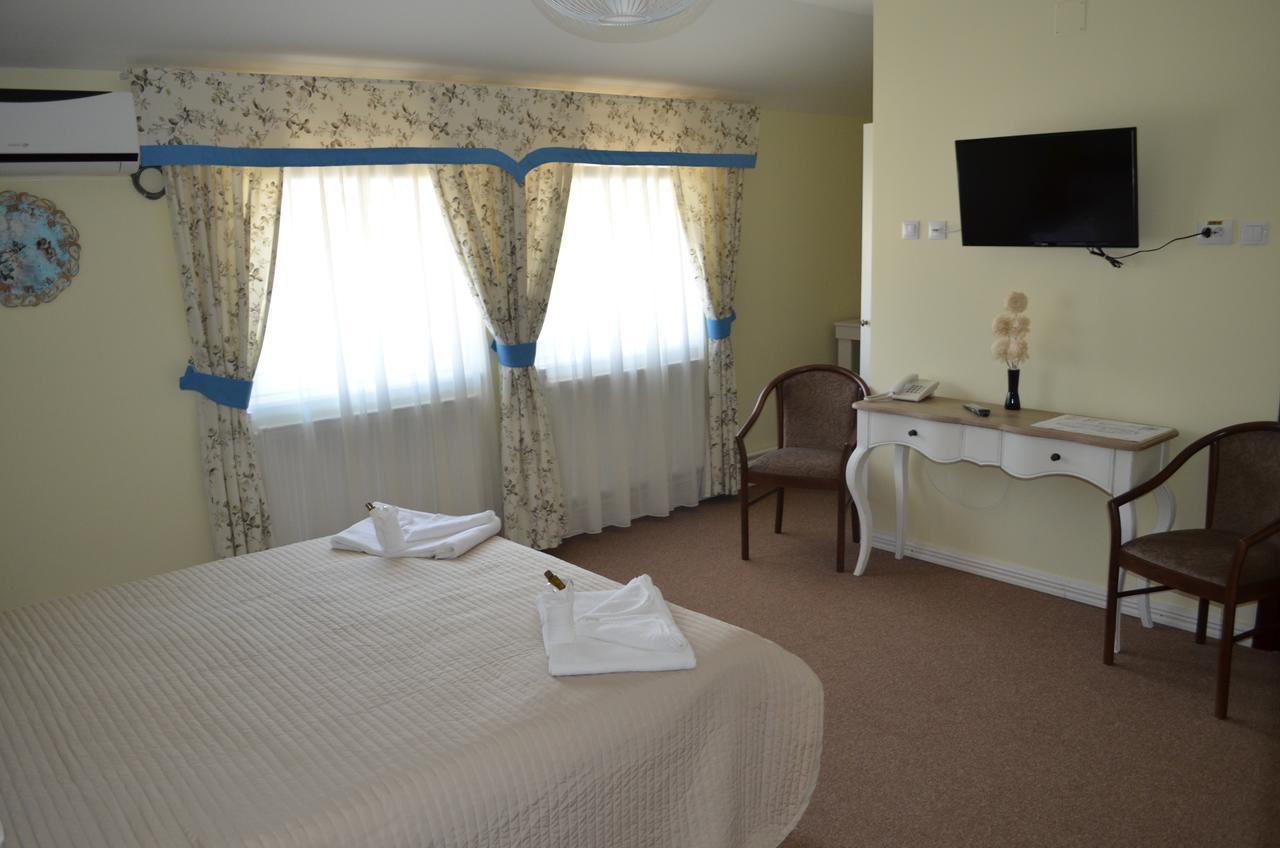 Vip Motel Restaurant Hátszeg Kültér fotó