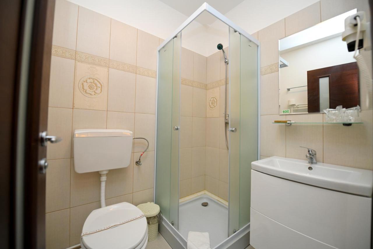 Vip Motel Restaurant Hátszeg Kültér fotó